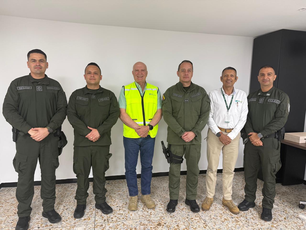 Director Antinarcóticos de la Policía Nacional visita el Puerto de Santa Marta