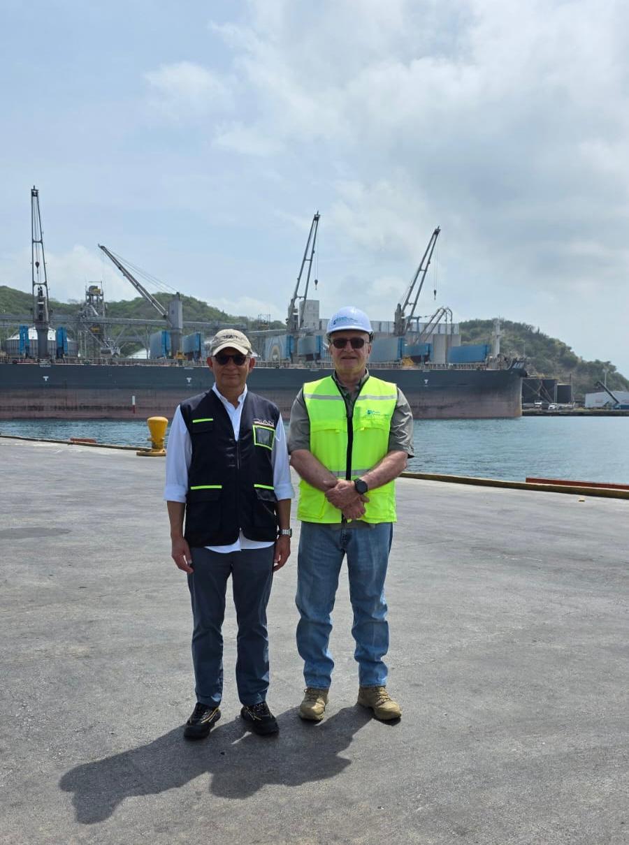 En el Puerto de Santa Marta se recibió la visita del director general de la Dirección de Impuestos y Aduanas Nacionales (DIAN)